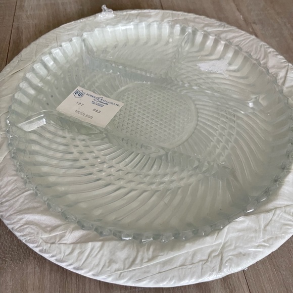 New! WM. A Rogers 1881, Silver plate relish dish with glass 4 section insert - Picture 3 of 7